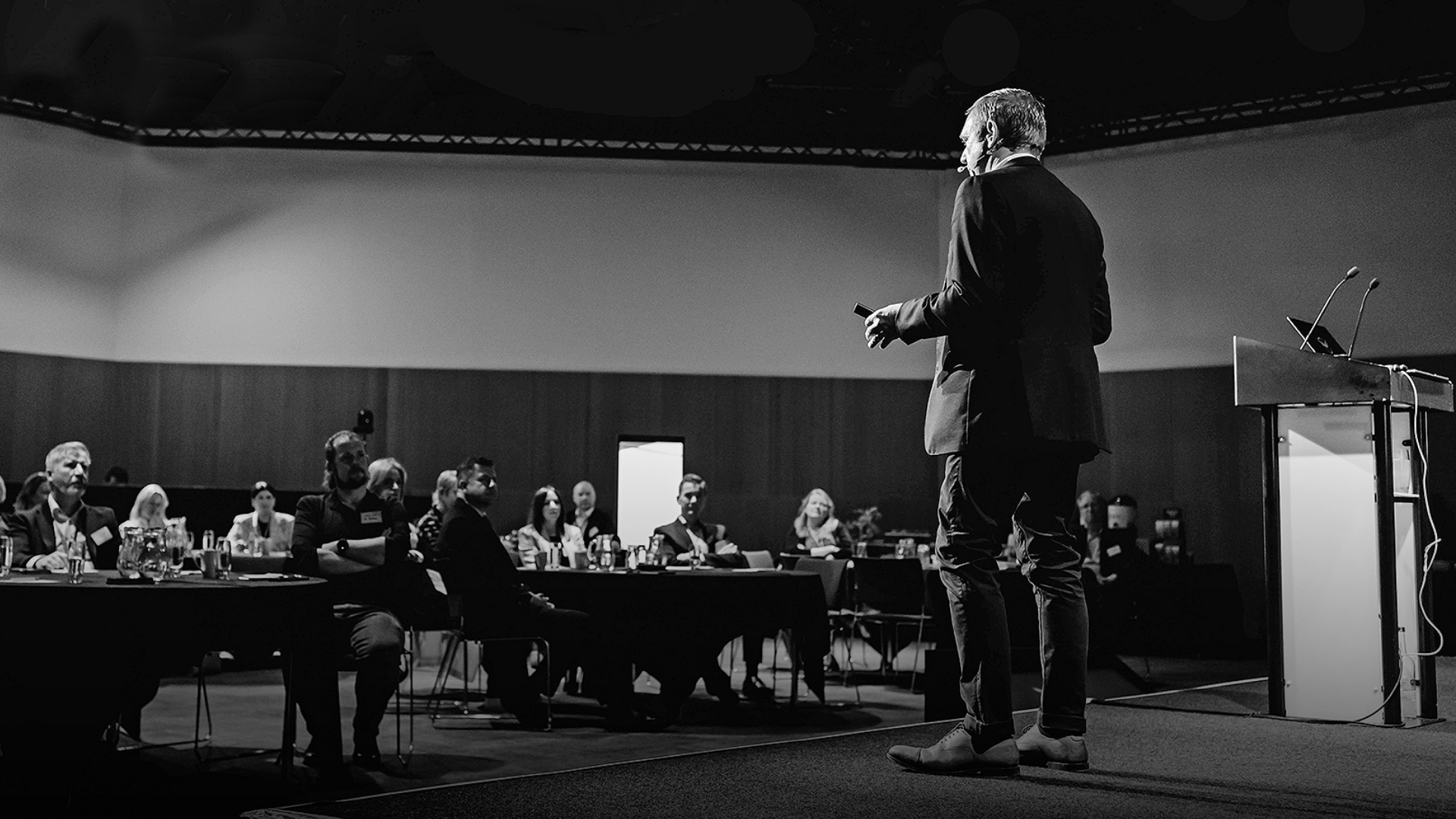 Setting New Standards  in Leadership Development.